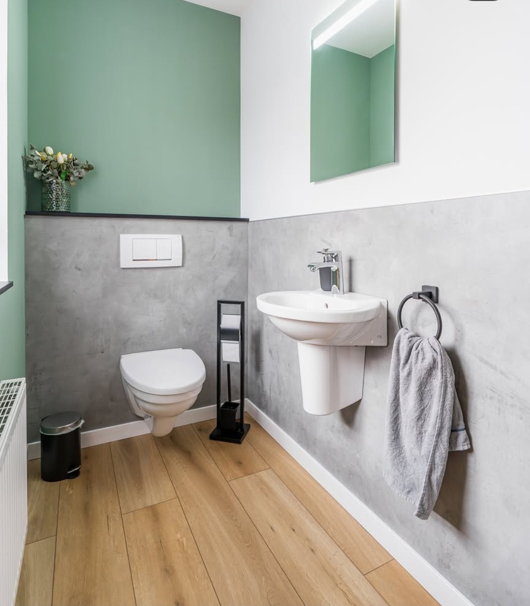 Fugenloses Bad in Betonoptik mit Wand-WC und Waschbecken